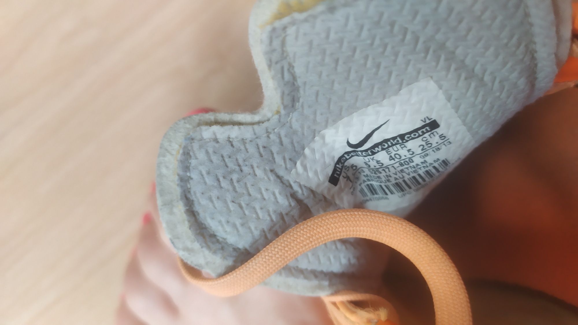 Buty Nike 40.5 pomarańczowe