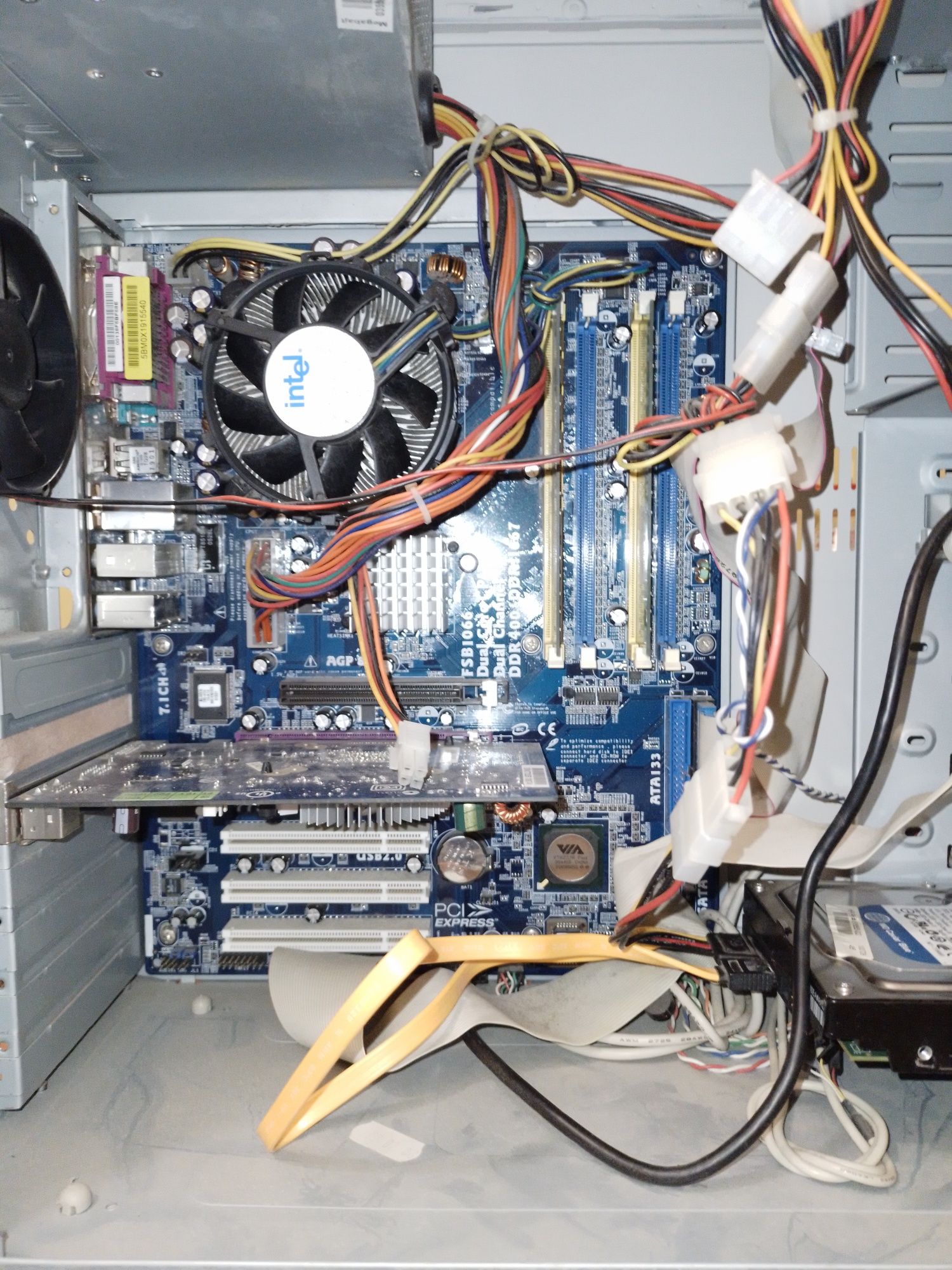 Fajny retro komputer pc