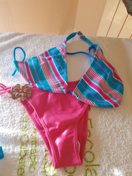 Biquini rosa e azul