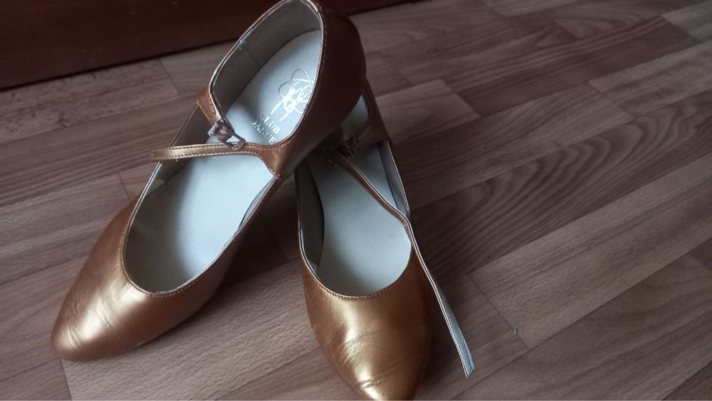 Балтні туфлі для стандарту