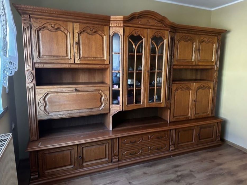 Drewniana meblościanka