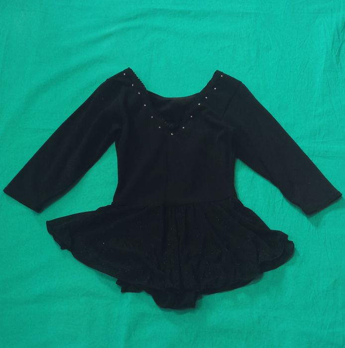 Body czarne ze spódniczką 122/128
