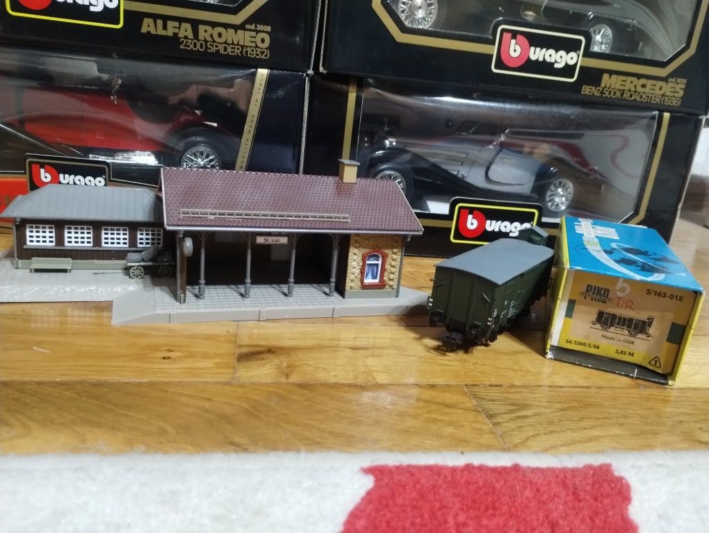 Budynek Stacja kolejowa H0 1:87 (nowy)+ wagon Piko H0 1:87