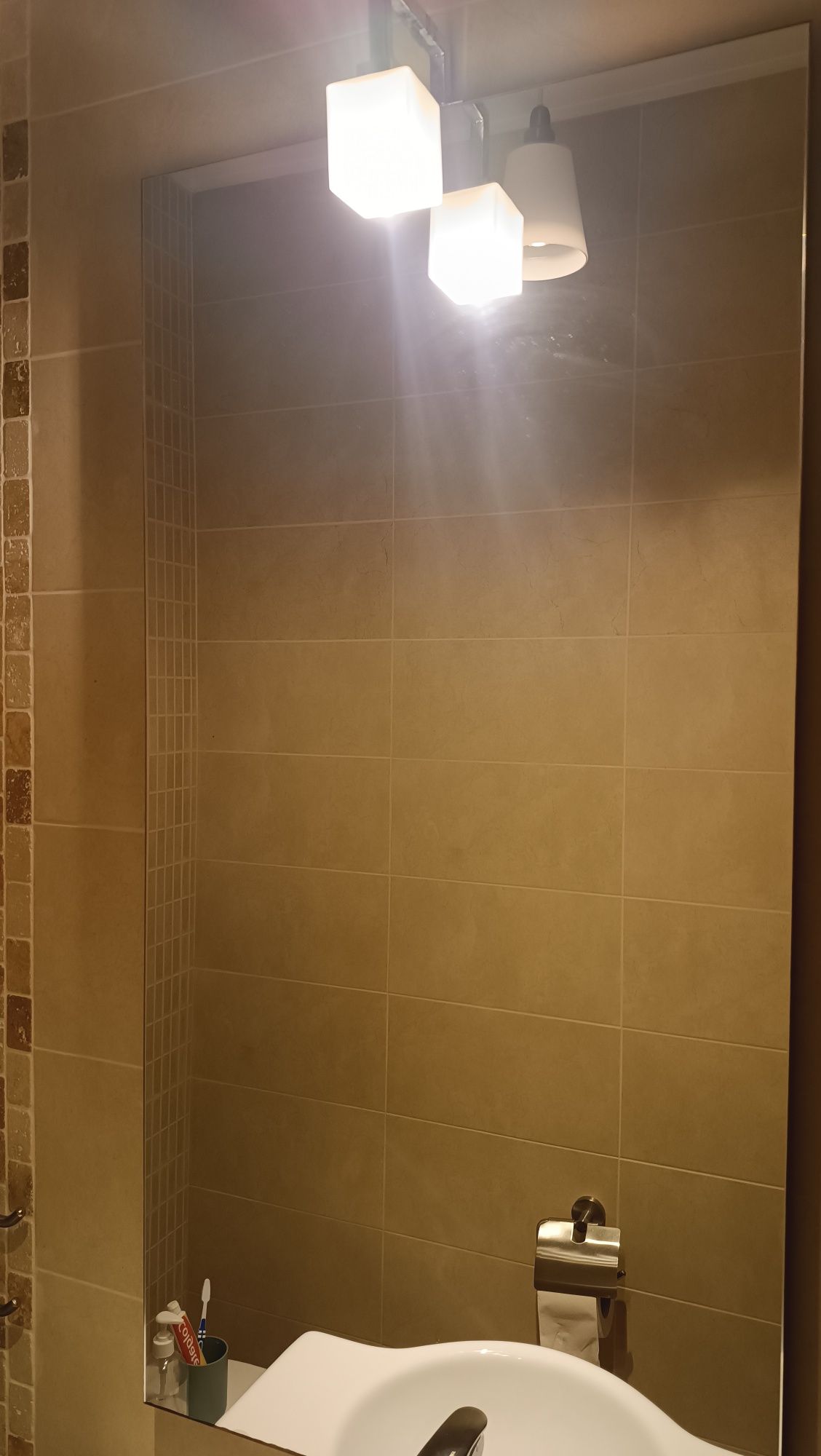 Espelho de WC com aplique de iluminação