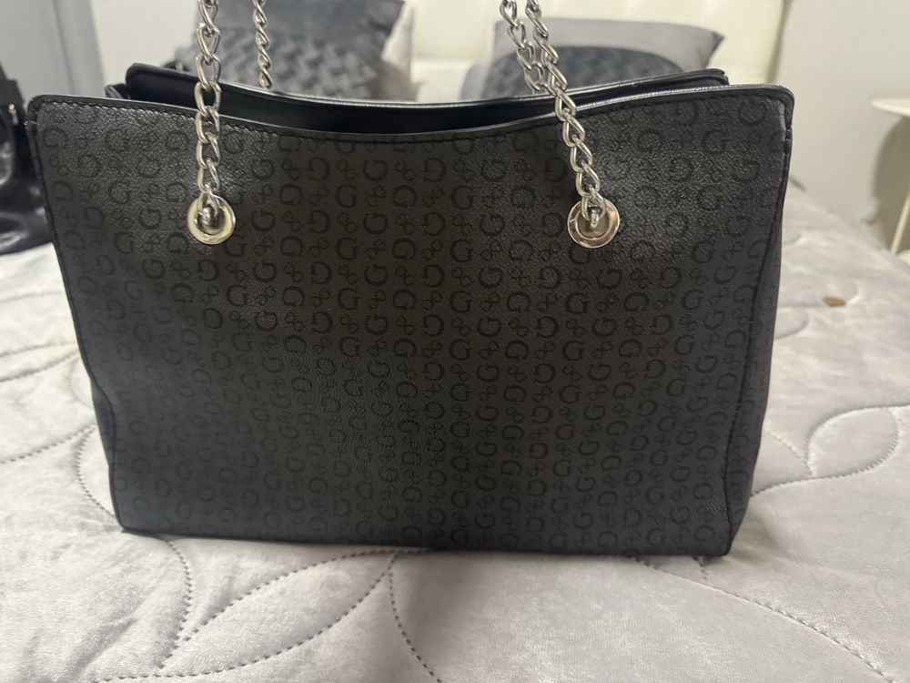 Mala Guess em bom estado