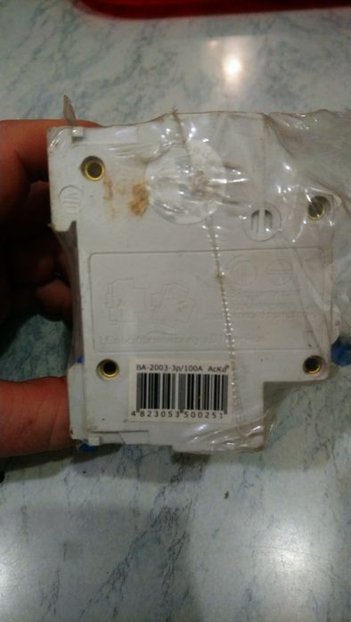 Автоматичний вимикач D100