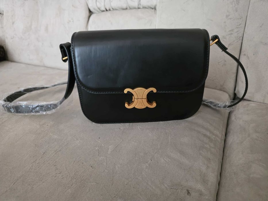 Torebka damska Celine w kolorze czarnym z złotym logo