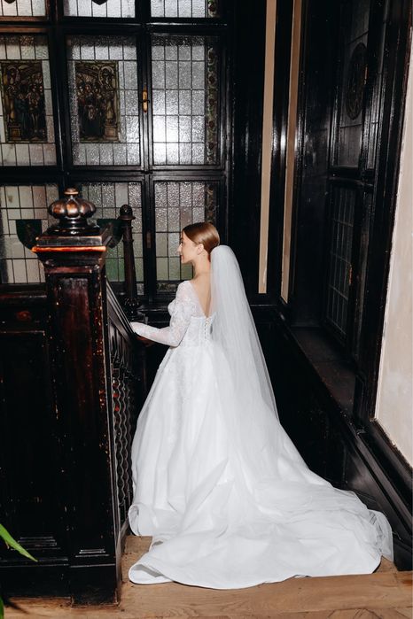 Весільна сукня, колір айворі