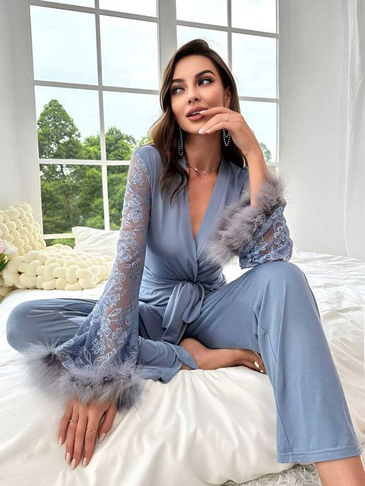 Стильний домашній костюм з мереживом. Дуже гарний
Поліестер+ віскоза.