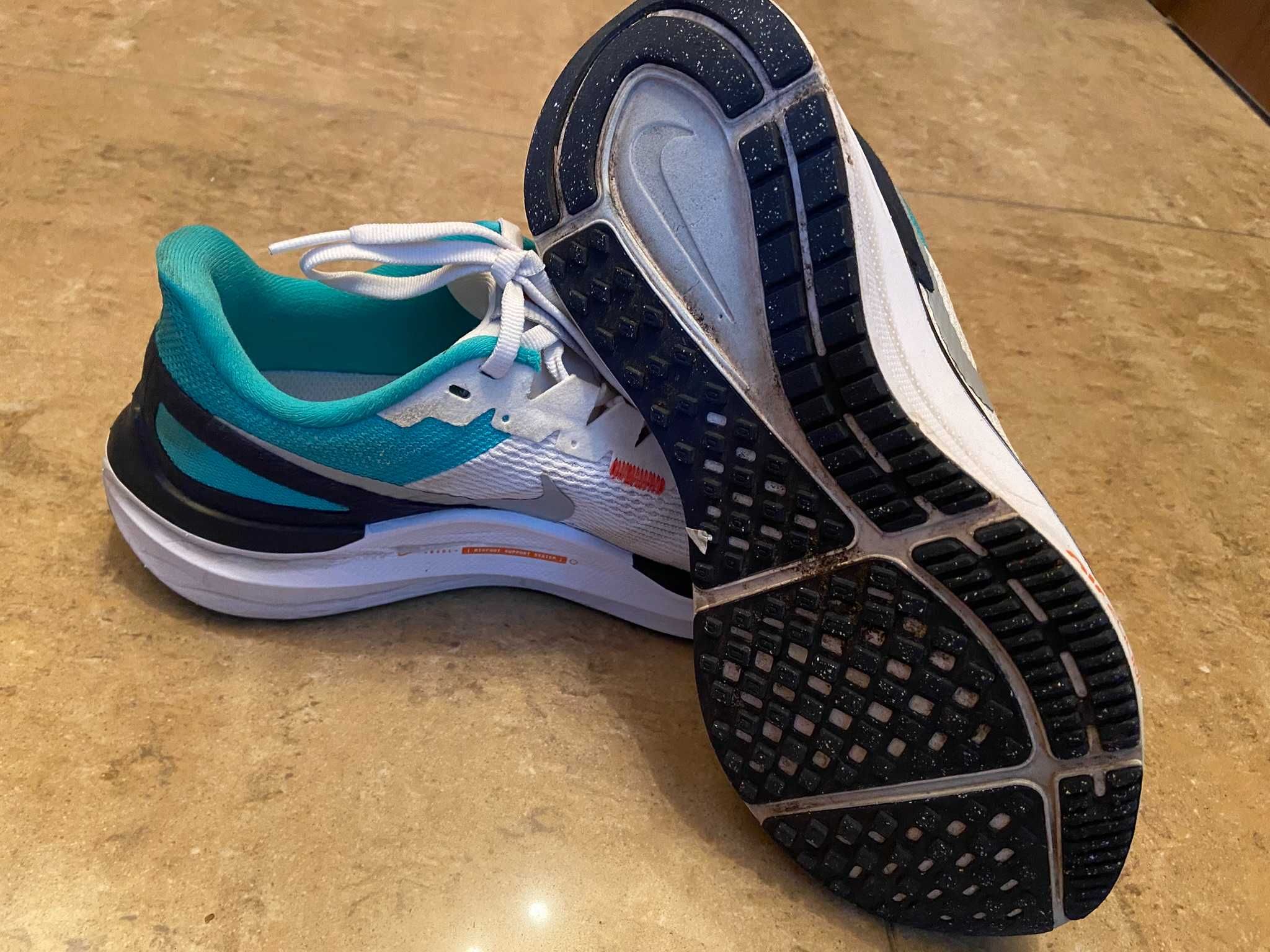 Damskie buty do biegania Nike Structure 25 r. 38