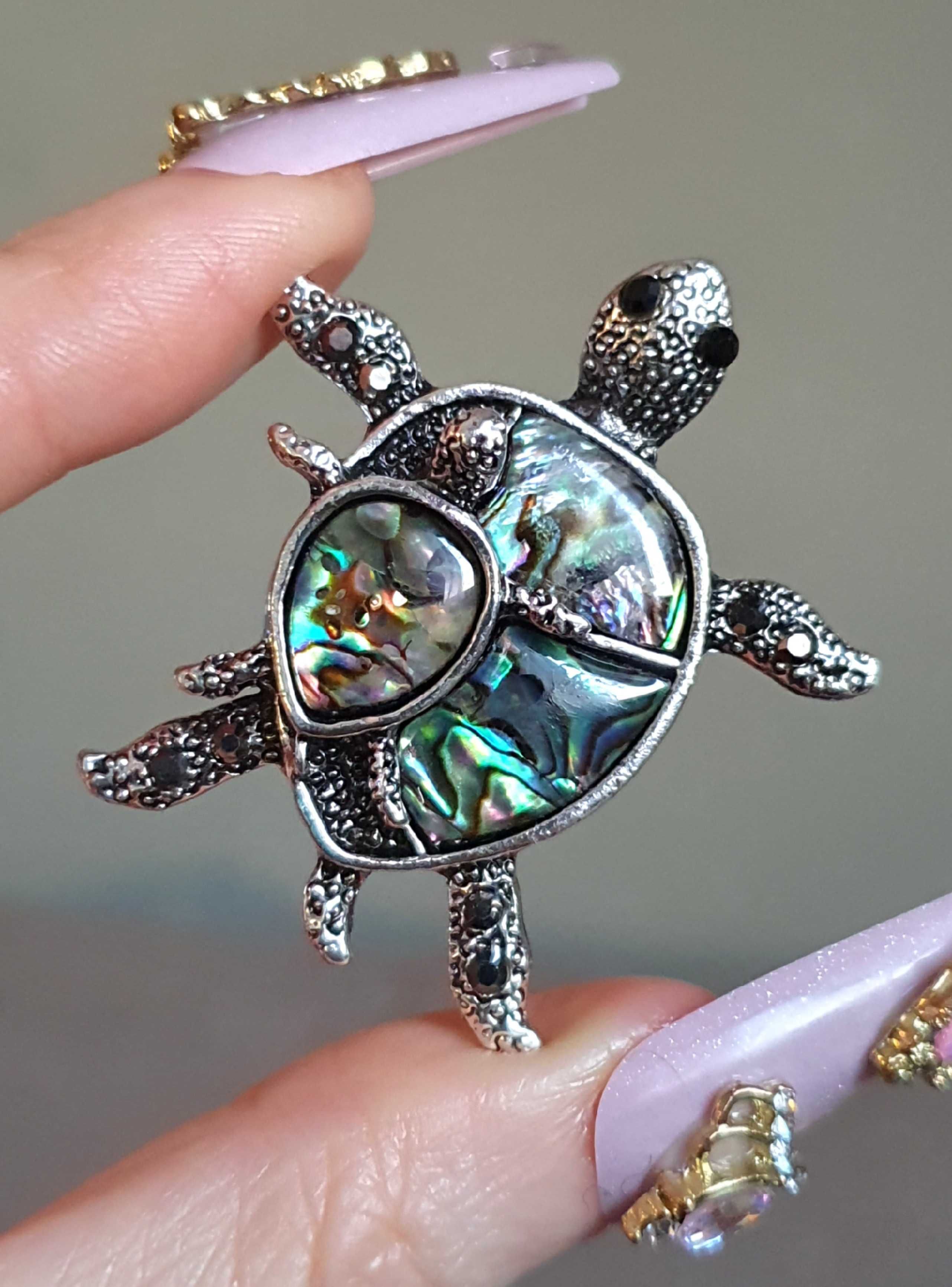Broche / pregadeira / alfinete de peito tartaruga com bebé, com concha