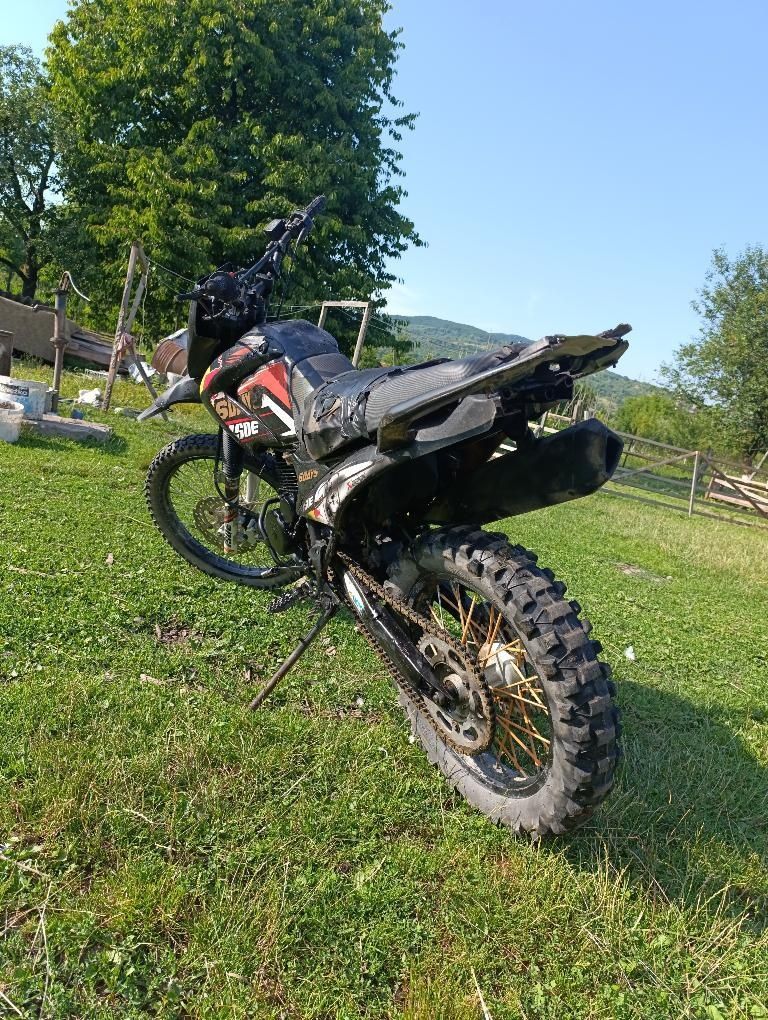 Geon x-road 250cg 
Є нюанси по пластику і сидінні 
А вцілому за