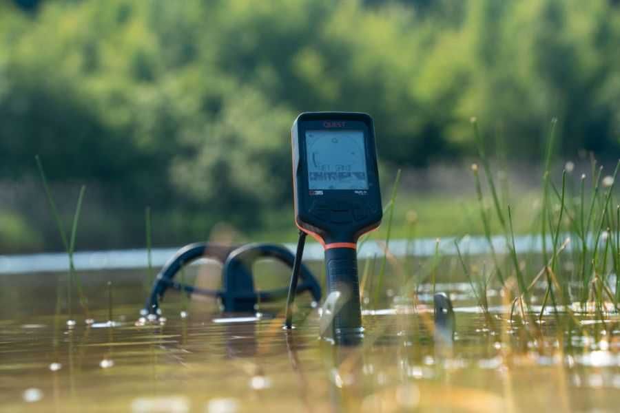 Wykrywacz metali Quest Q35, słuchawki bezprzewodowe + Xpointer