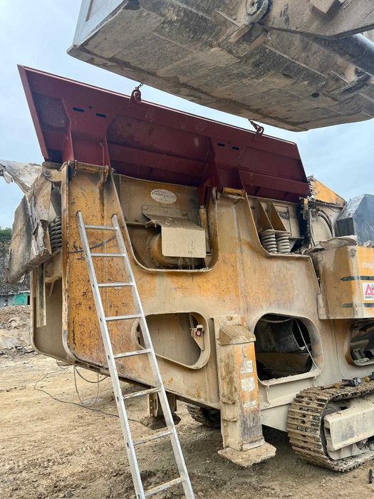 Kosz przyjęciowy/zasypowy, burta kruszarka Extec, Sandvik, Powerscreen