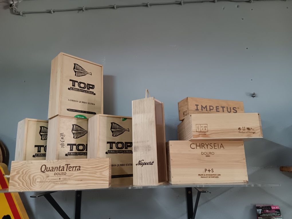 Caixas em madeira  vinho decoração