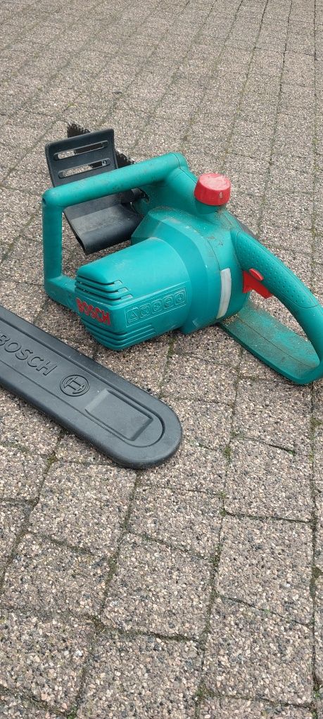 Piła łańcuchowa elektryczna Bosch AKE 30S