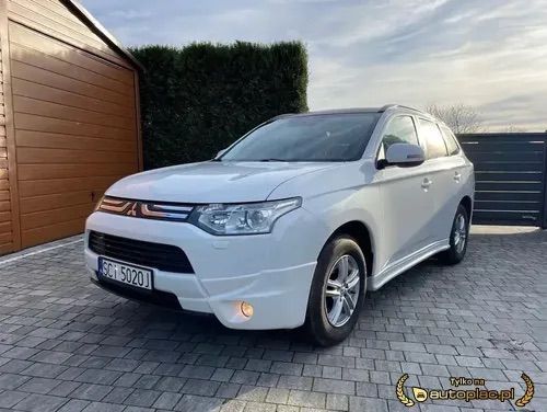 Mitsubishi Outlander Mitsubishi outlander z 2013r 7-osobowy 2.2 DiD 4x4