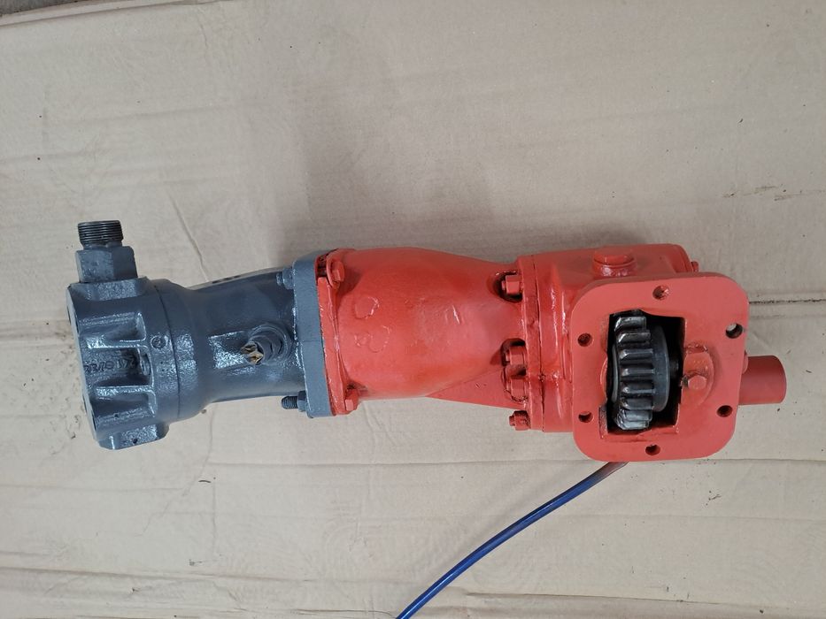 Аксеально поршневий насос з роздаткою для камаза , гідромотор , насос