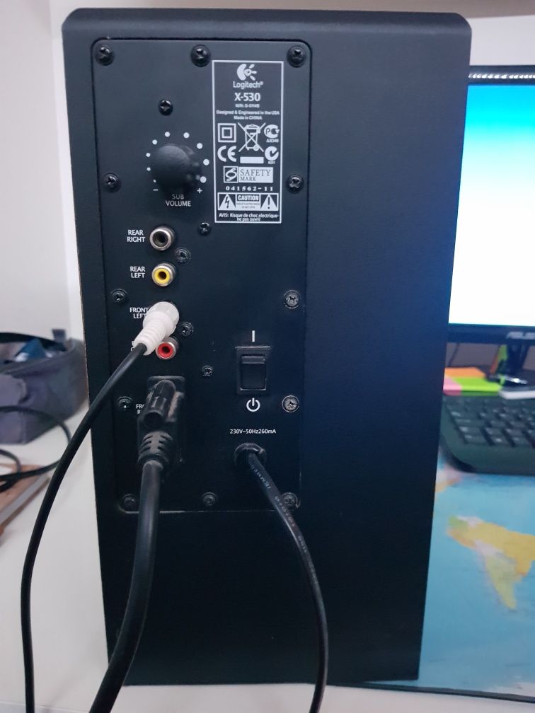 Colunas Logitech
