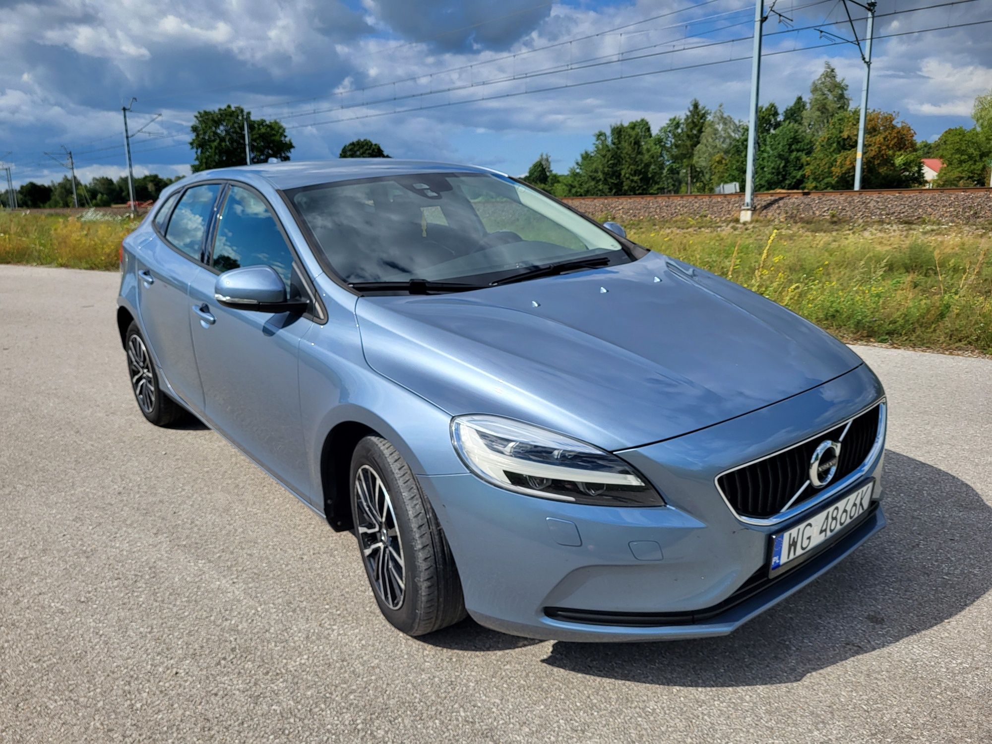 Volvo V40 D2 2.0 lift full LED webasto książka serwisowa nawigacja hak