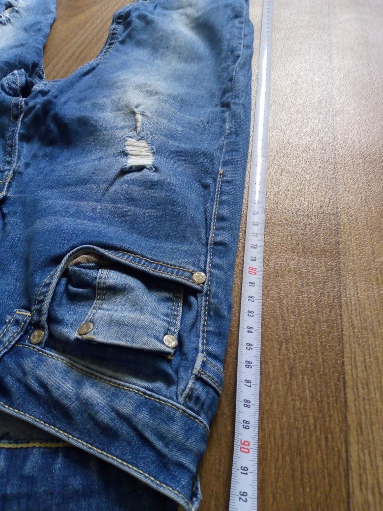 Молодіжні джинси, 28 розмір.