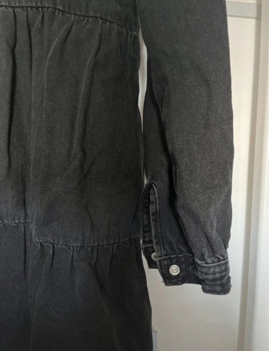 czarna jeansowa sukienka idealna na jesień reserved M