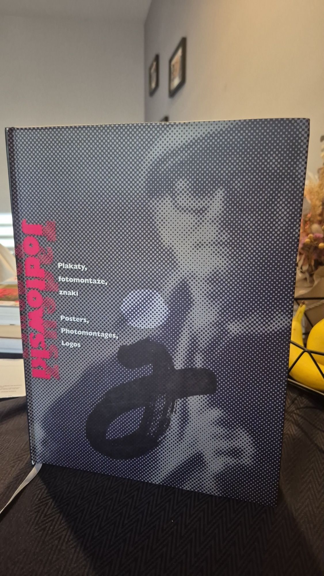 Plakaty, fotomontaże, znaki -- Tadeusz Jodłowski -- 2011