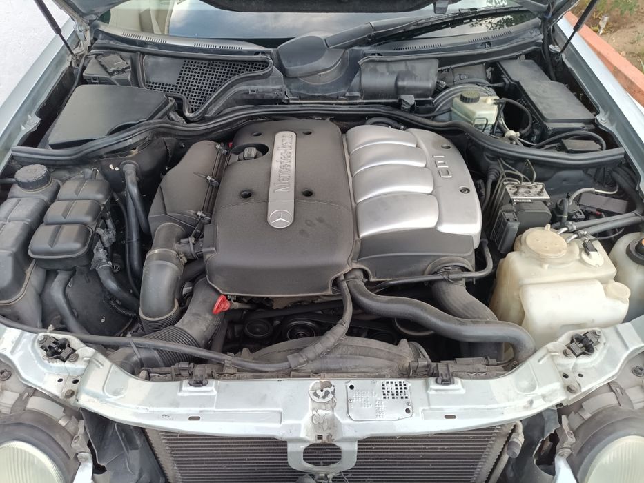 Carrinha Mercedes em bom estado com mais lugar