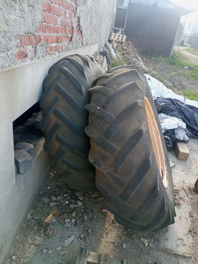 Koła  16.9/34 , 18.4/34 koło kombajn
