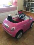 Carro Fiat a bateria de carregamento crianças