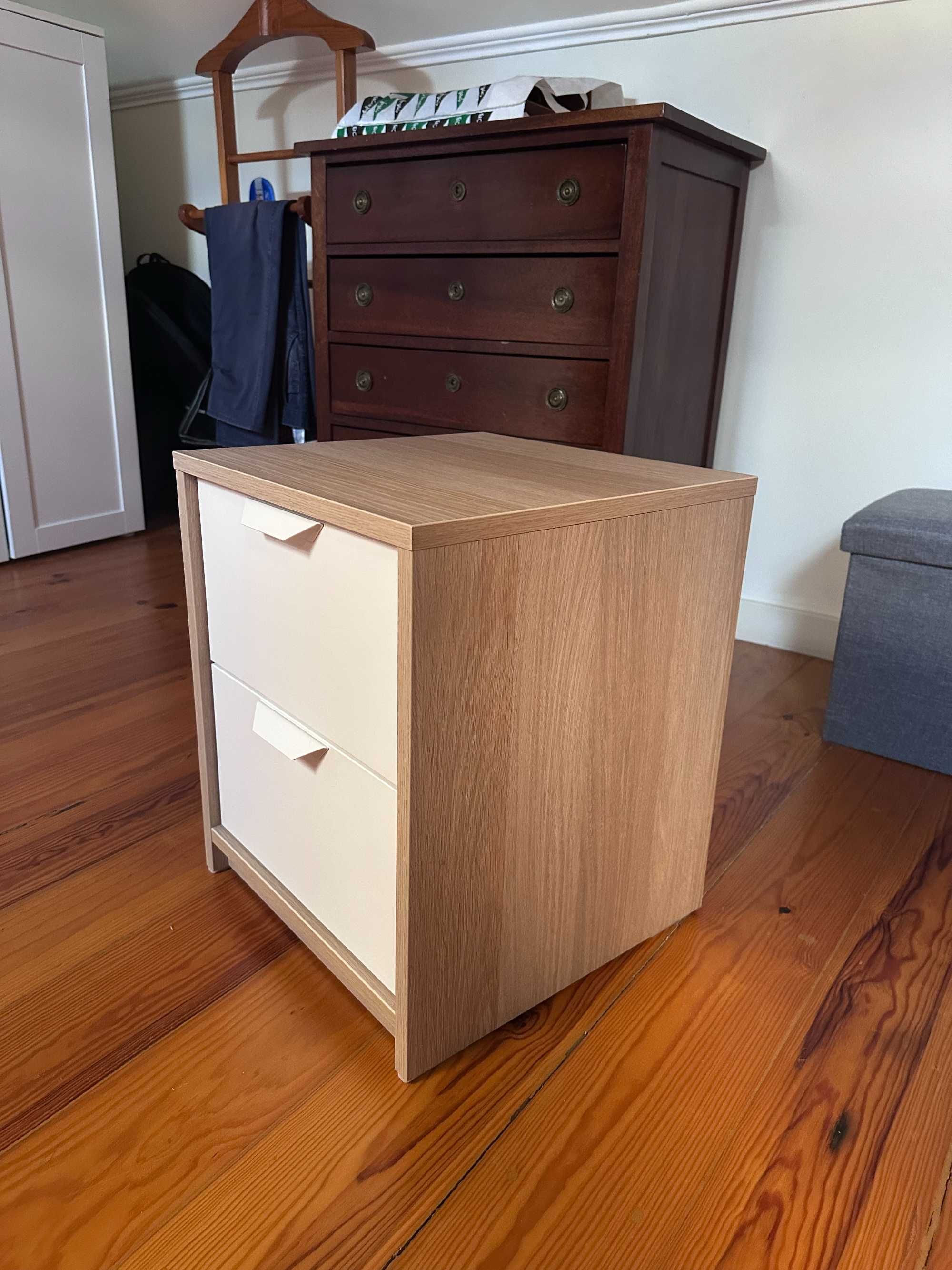 Mesa de Cabeceira IKEA ASKVOLL
