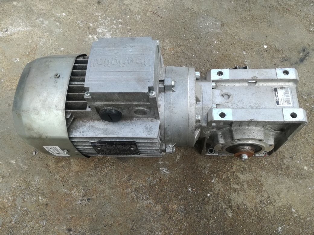 Duży motoreduktor Bonfiglioli 400v/230v, 1,1kW, 95 obrotów