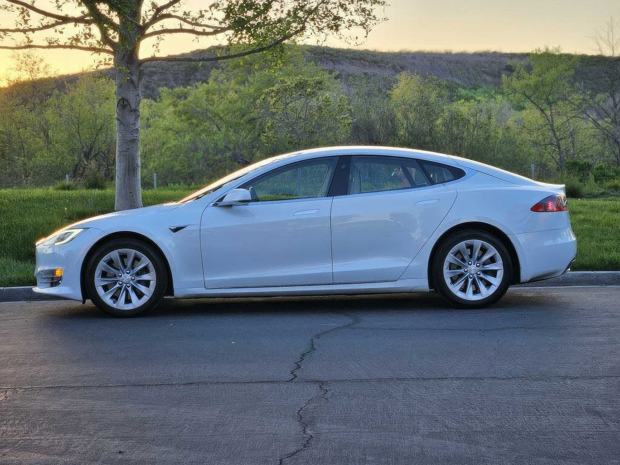 2017 Tesla Model S 90D