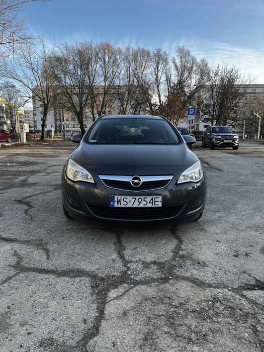 Opel Astra J Kombi 1.4T LPG - mechanicznie dobra, blacharka słabo