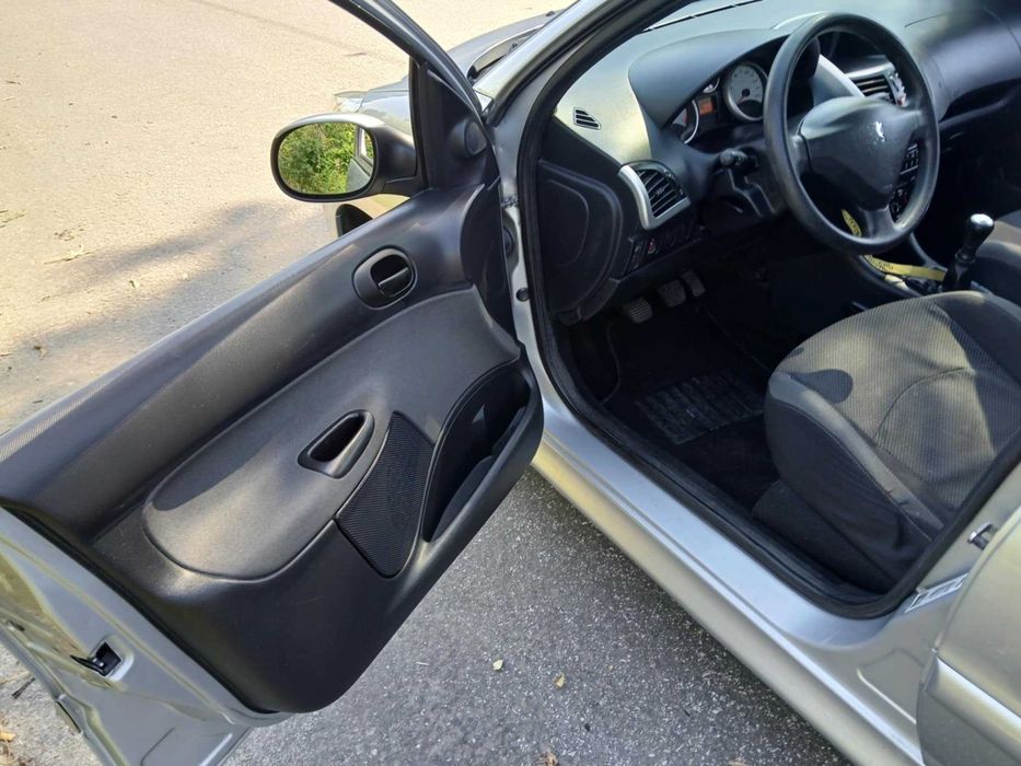 Peugeot 206 plus 1.1 - 83000 Km