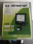 Lampa led z czujnikiem ruchu 20w.
