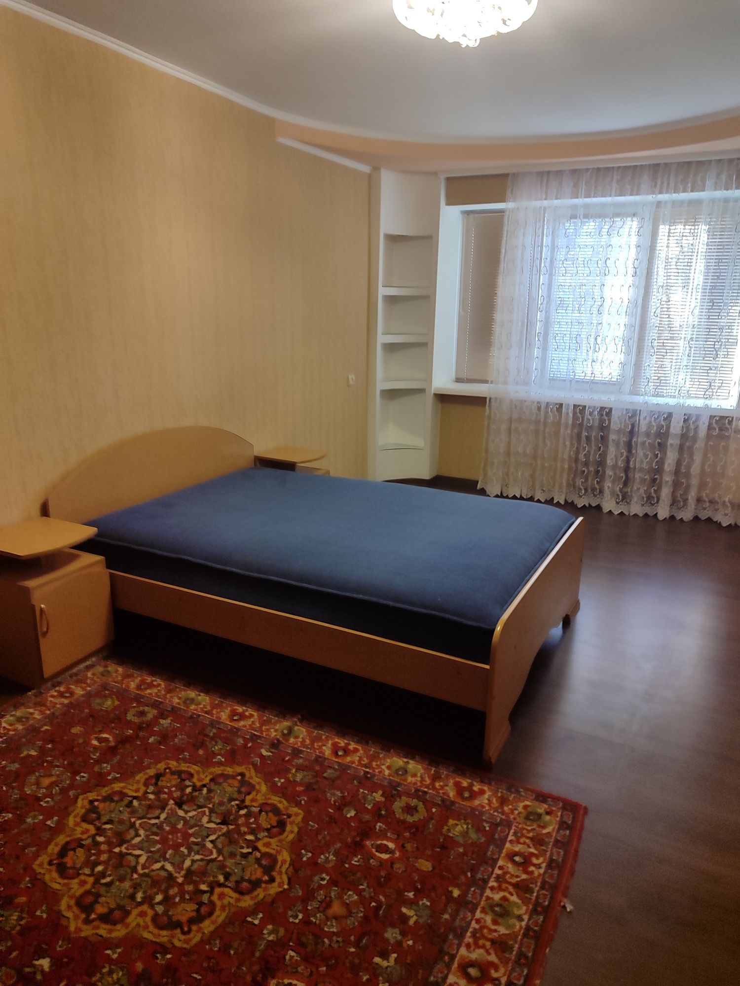 Здається одна кімната у двокімнатній квартирі