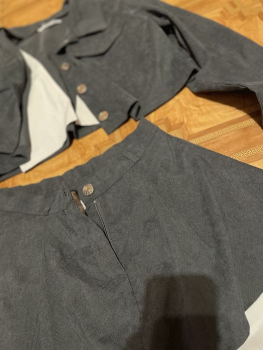 Костюм , вкорочений піджак та юбка шорти