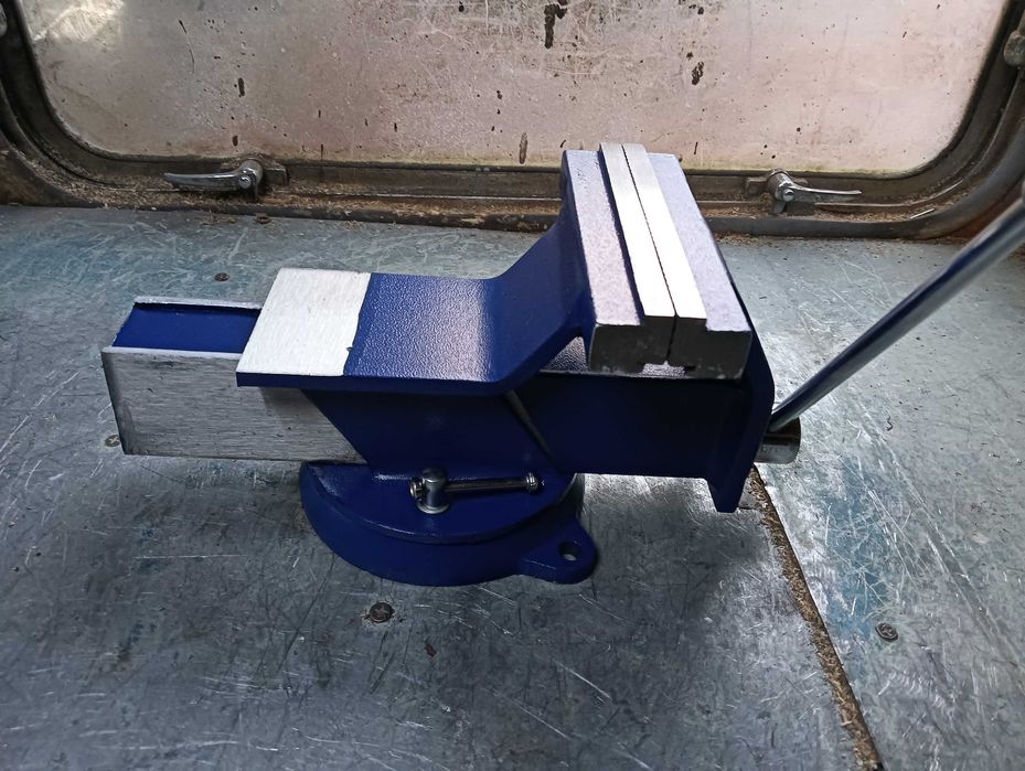 ścisk IMADŁO stołowe stalowe 135MM  ślusarskie z OBROTOWĄ podstawą