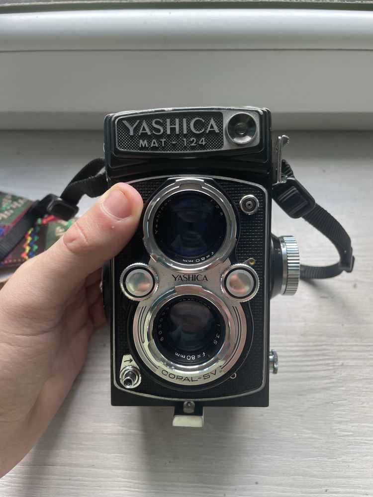 Aparat Yashica mat 124