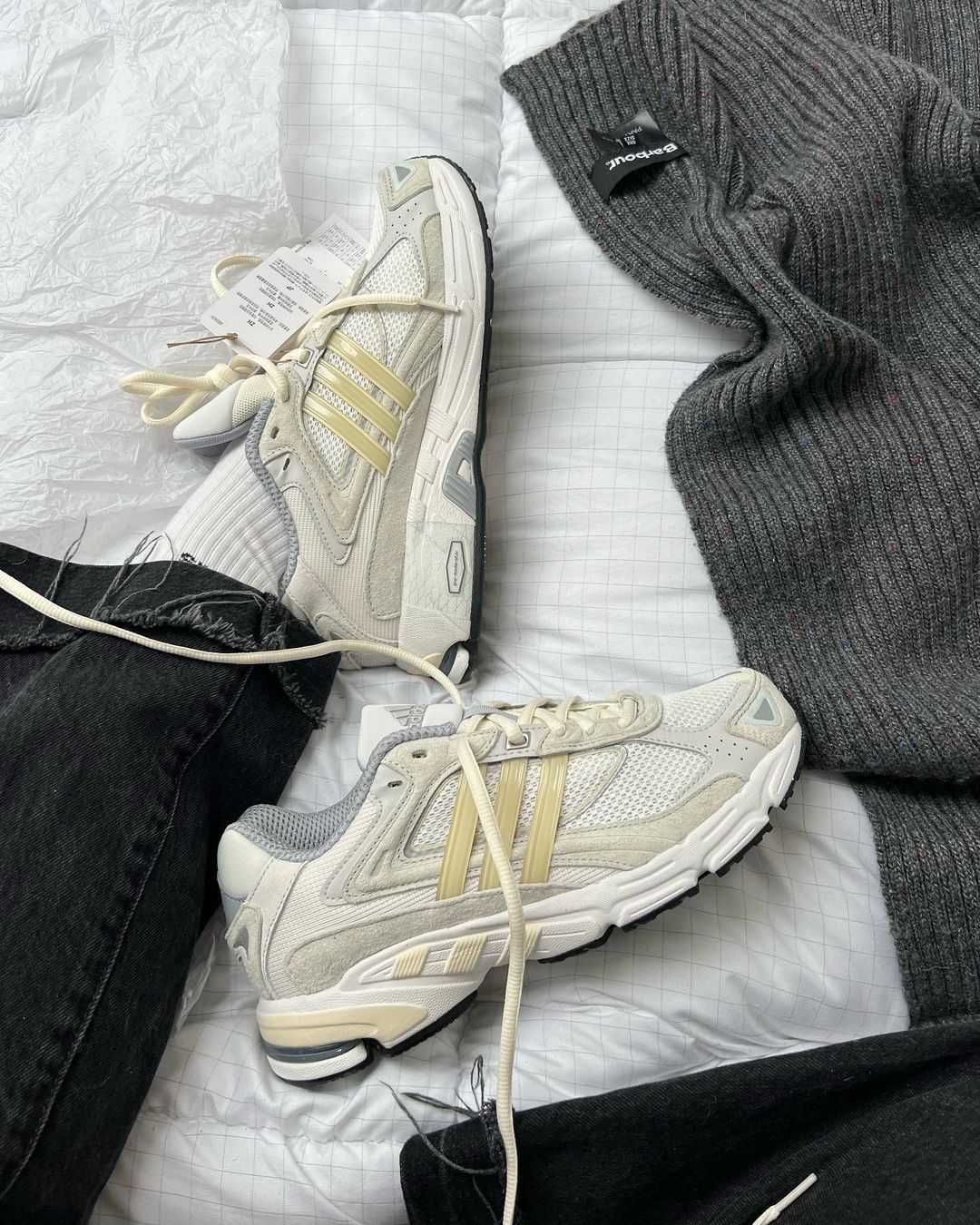 Кроссовки/Кросівки Жіночі Adidas Response Cl Bad Bunny/Останні Розміри