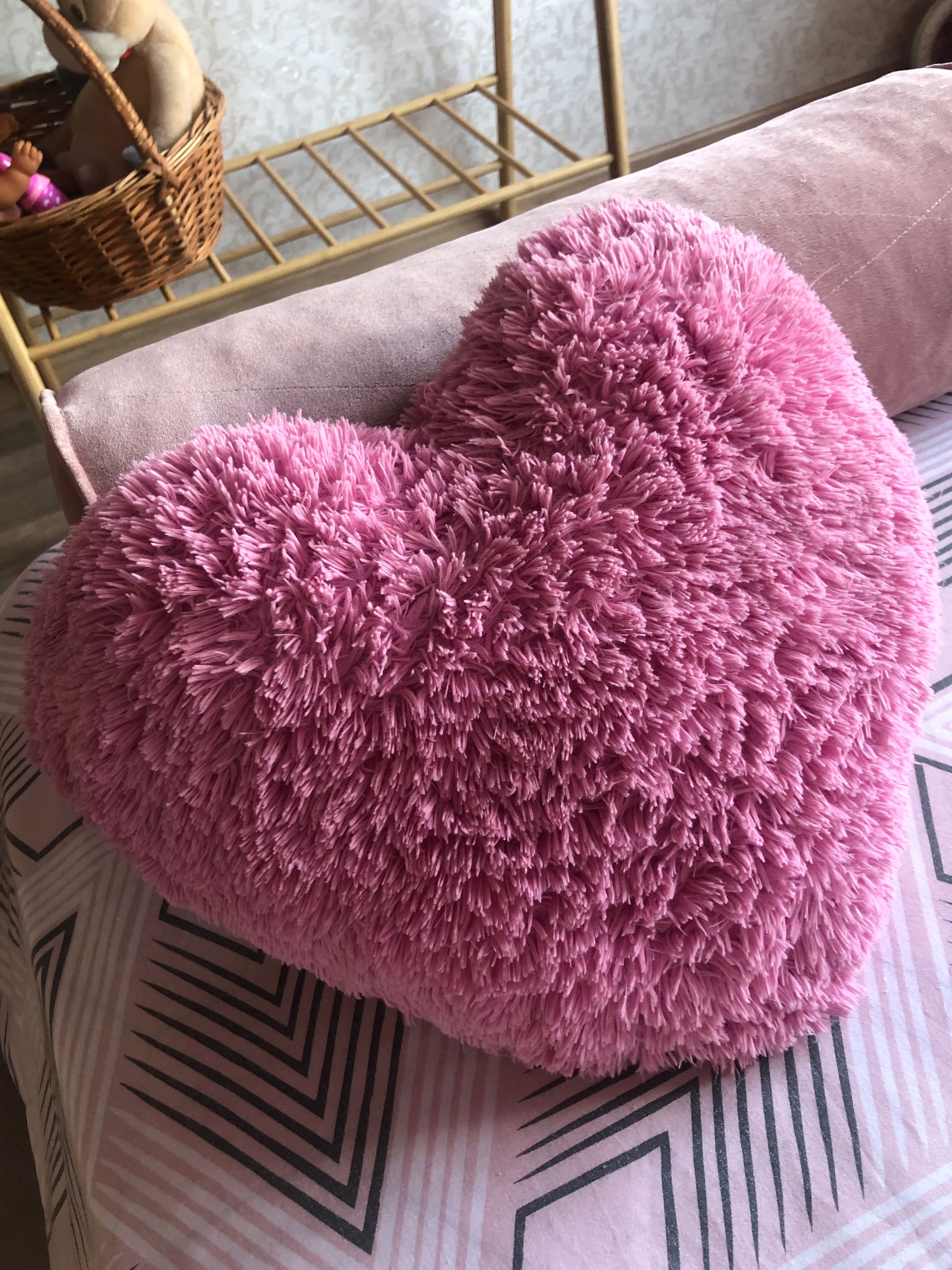 Декоративні подушки в формі серця