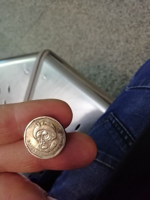 Продам 5 гривен брак штамповка