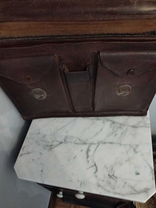 Pasta antiga em cabedal