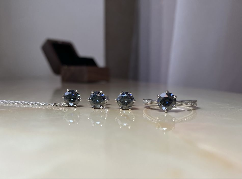 Муасаніт конкурент діамантів сірий сережки кулон колечко муассанит