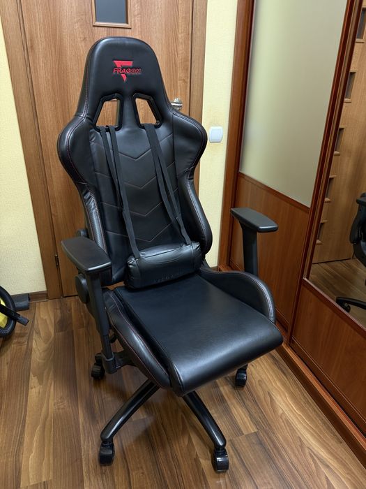 Ігровий компʼютерний стільчик