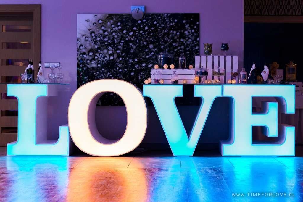 Stół LOVE | Duży napis ledowy | Napis LOVE pod bufet słodkości