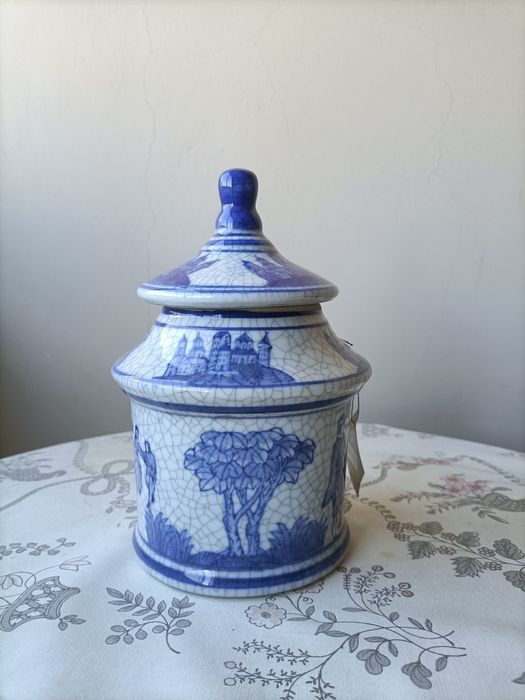 Pote de loiça azul e branco decoração