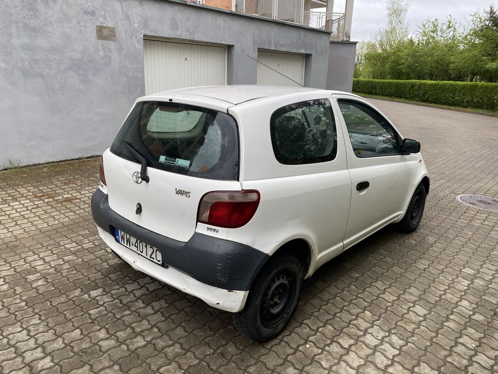 Toyota Yaris Van 1.0 benzyna Vat1