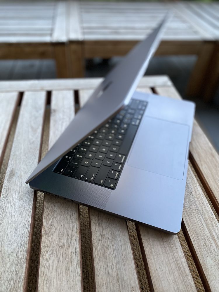 Apple Macbook Pro M2 MAX 16 cali 32gb 1 TB 11 Cykli